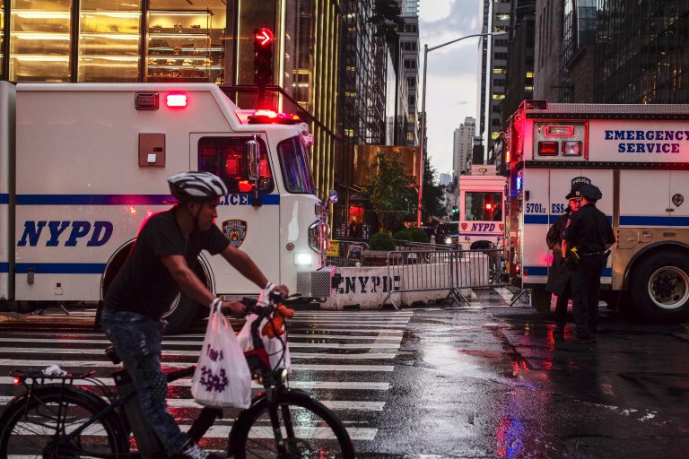Encuentran paquetes sospechosos en Torre Trump en Nueva York 