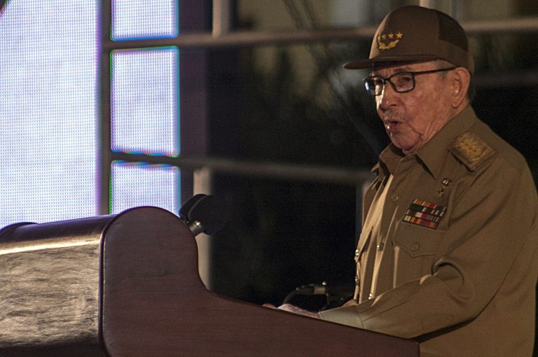 Estados Unidos «cierra el cerco» a Cuba, advierte Raúl Castro