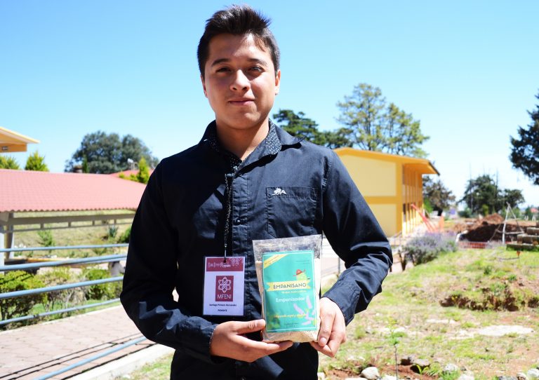 Estudiante mexicano desarrolla un empanizador saludable con ahuautle, nopal y amaranto