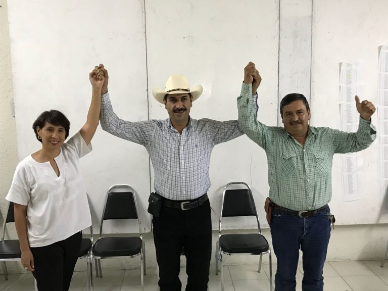 Gana con amplia ventaja en Arteaga Everardo Durán Flores