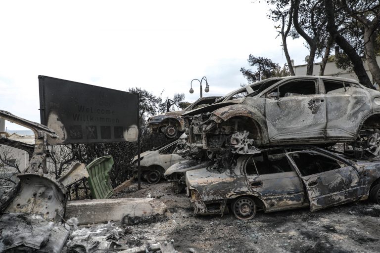 Se eleva a 92 la cifra de muertos por incendio en Grecia y presentan primera demanda 