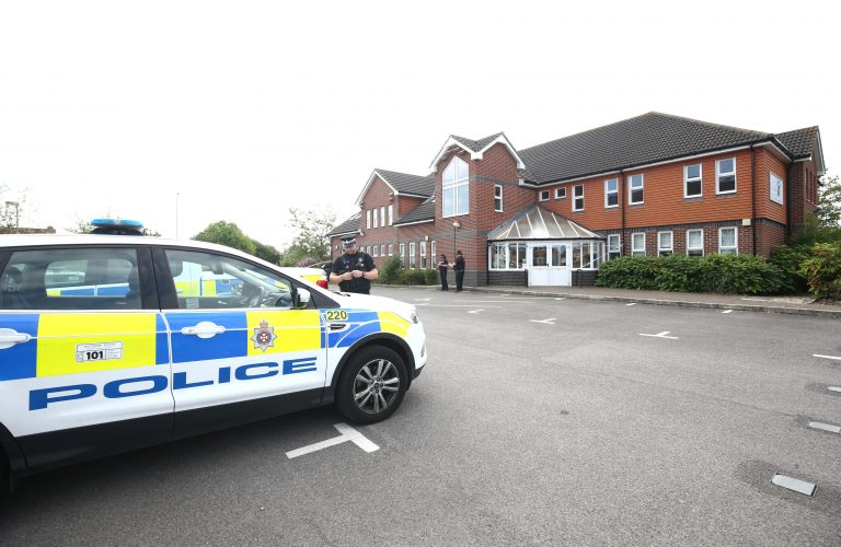 Hallan a dos intoxicados con sustancia desconocida en Reino Unido