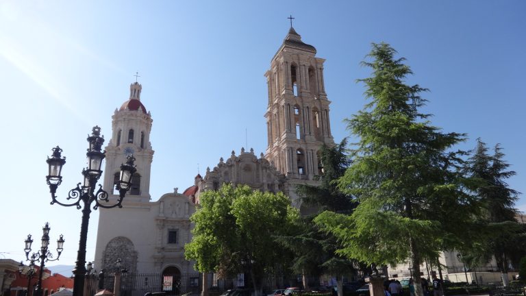 Invita párroco a votar por la Catedral de Santiago como una de las más bellas de México