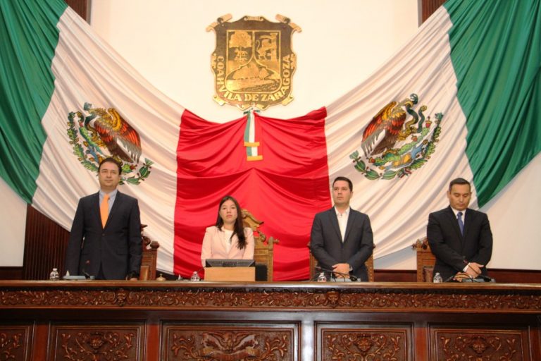 Rinde Congreso homenaje a Julián Montoya de la Rosa  