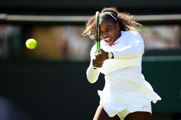 Serena Williams padece en su regreso a Wimbledon tras ser madre