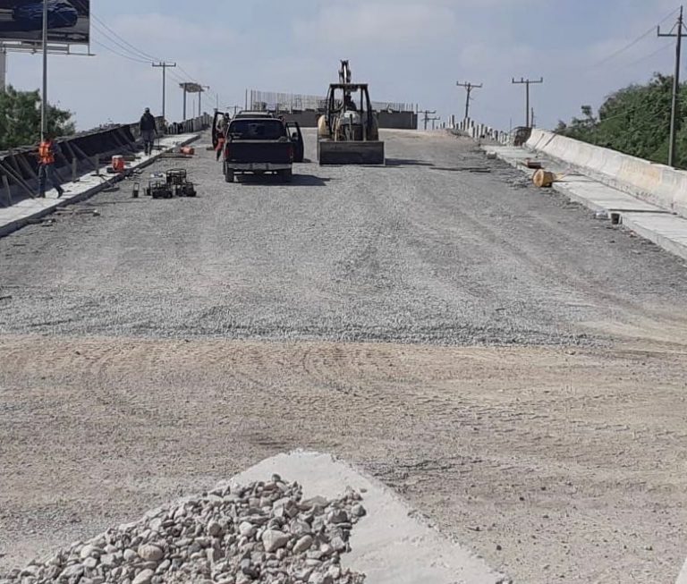 Avanza construcción de paso vehicular República, en Piedras Negras