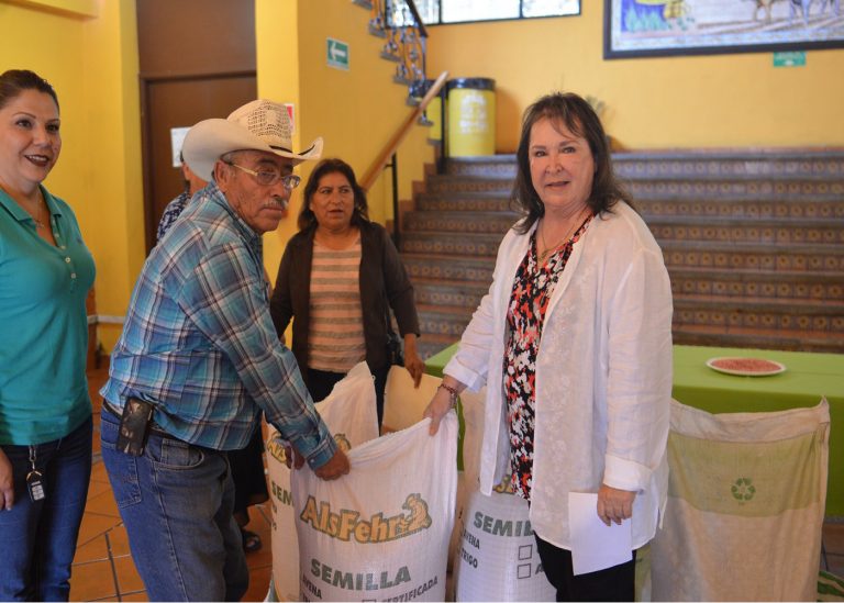 Municipio de Ramos entrega semillas a campesinos