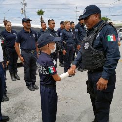 Niño de 10 años es nombrado embajador de la policía de Ramos Arizpe