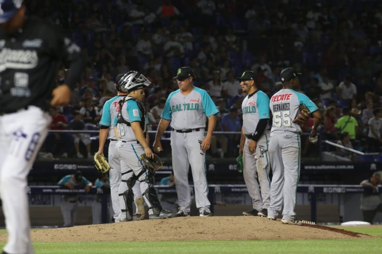 Sultanes derrota a Saraperos 8-7 en primer duelo del clásico del norte