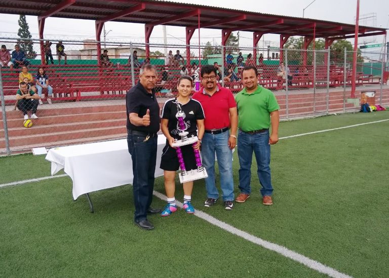 Premian a campeonas de liga municipal de fútbol 7