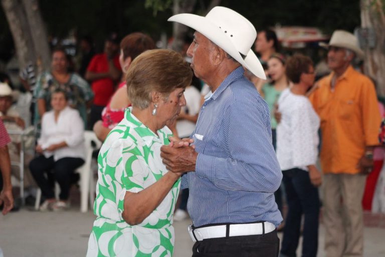 Celebran baile “Fuertes de Corazón” en San Buenaventura