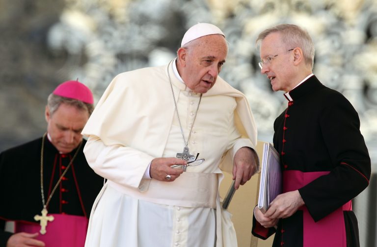 Vaticano llama criminales a curas pederastas de Pensilvania; pide que asuman responsabilidades