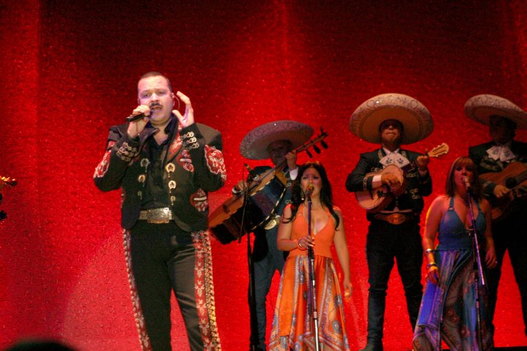 Encabeza Pepe Aguilar elenco artístico la Noche del Grito en Saltillo