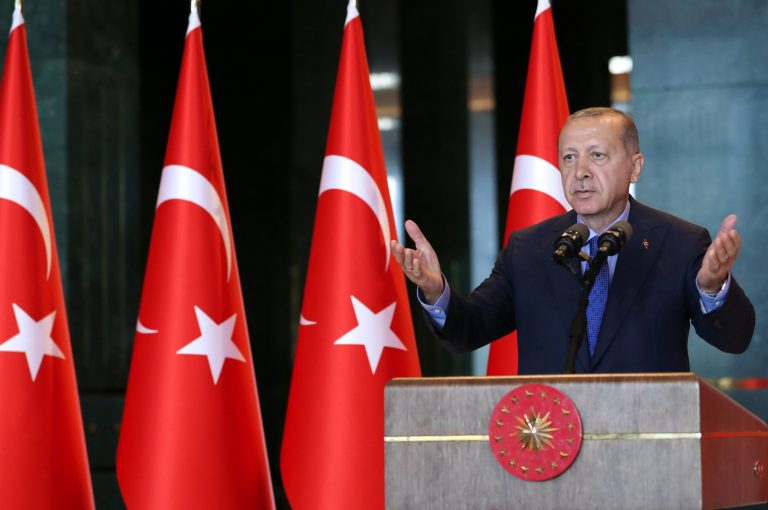 Estados Unidos busca apuñalar a Turquía por la espalda, dice presidente turco