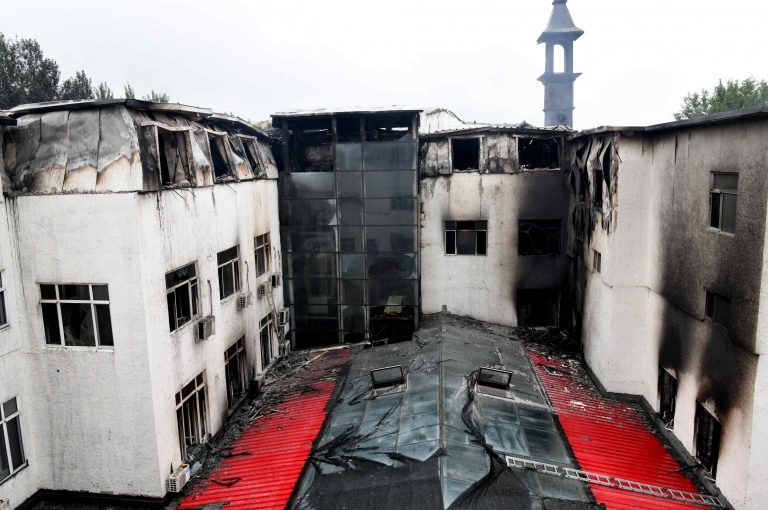 Incendio en hotel deja 19 muertos en noreste de China 