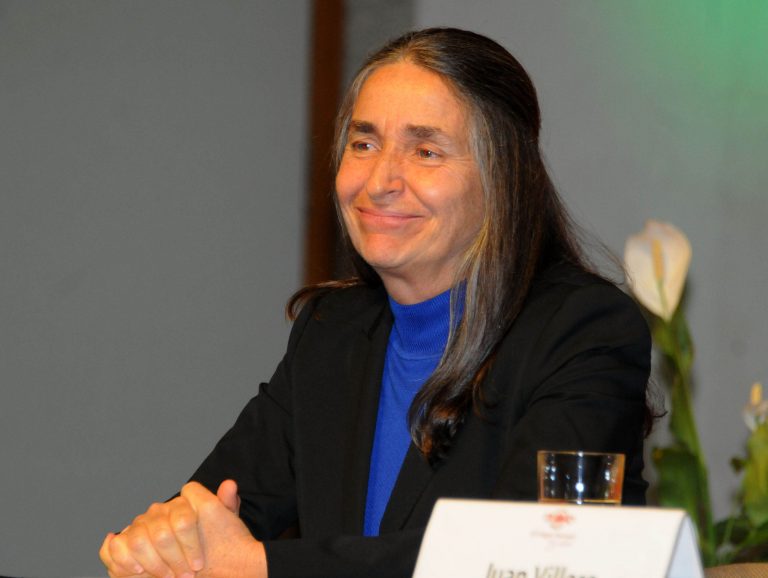 Ingresa Julia Carabias a el Colegio Nacional