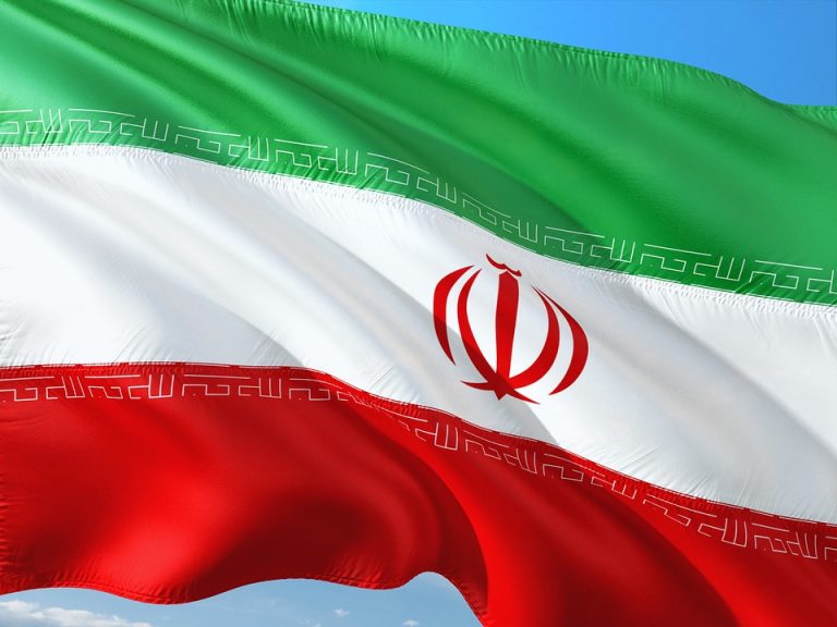 Irán amenaza con dejar acuerdo nuclear si sus intereses no son asegurados 