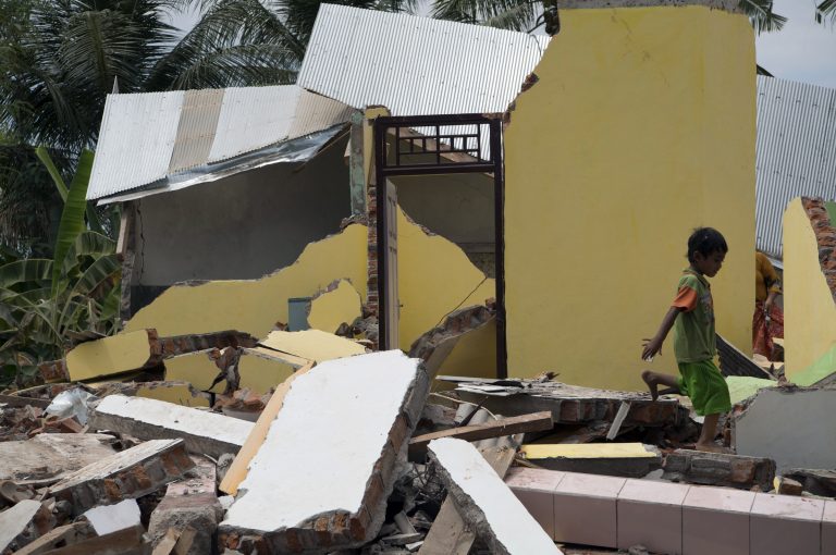 Nuevos terremotos dejan cinco muertos y 40 heridos en Lombok