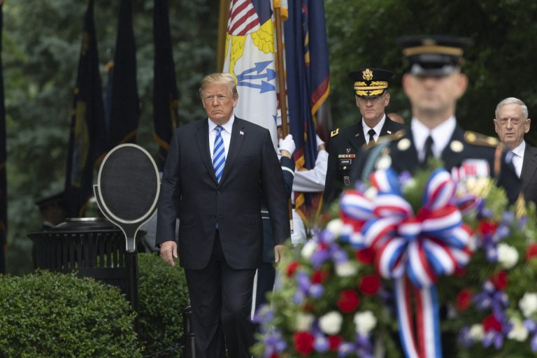 Políticos piden retirar estrella de Trump en Paseo de la Fama de Hollywood