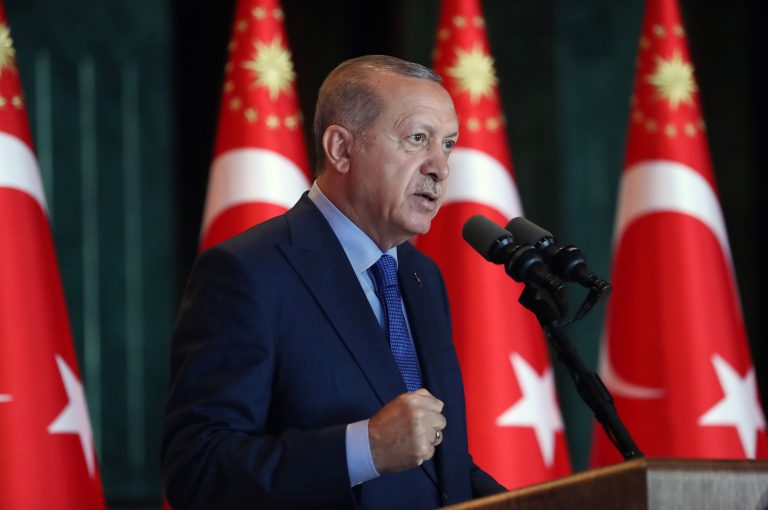 Presidente turco anuncia que boicoteará productos electrónicos de Estados Unidos