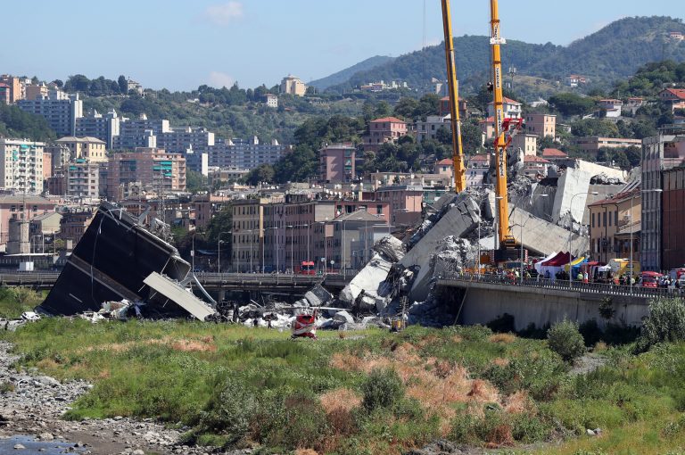 Se eleva a 31 el número de muertos por derrumbe de puente en Italia 