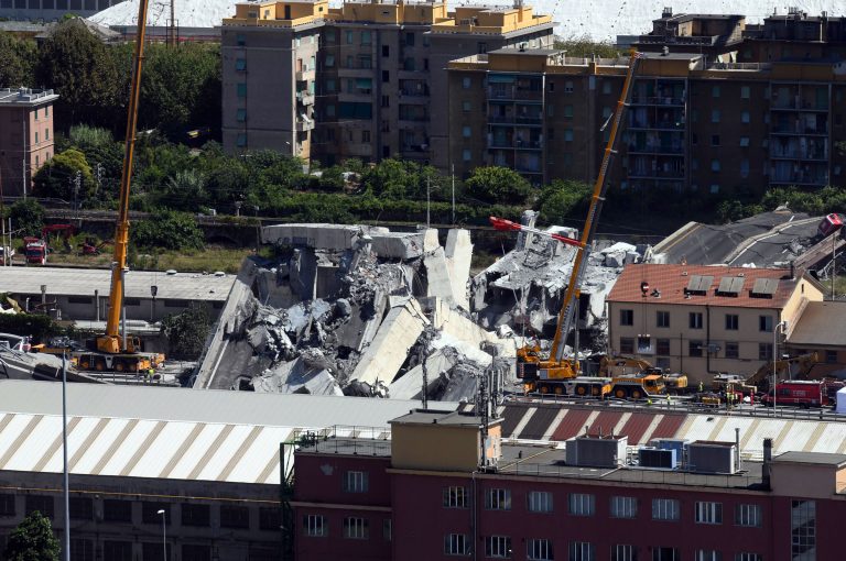 Siguen desaparecidas entre 10 y 20 personas por colapso de puente en Génova, dice fiscal 