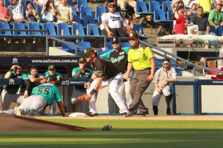 Sultanes se queda con el clásico completo al vencer 7 a 4 a Saraperos