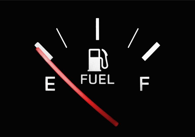 10 formas de ahorrar gasolina al conducir