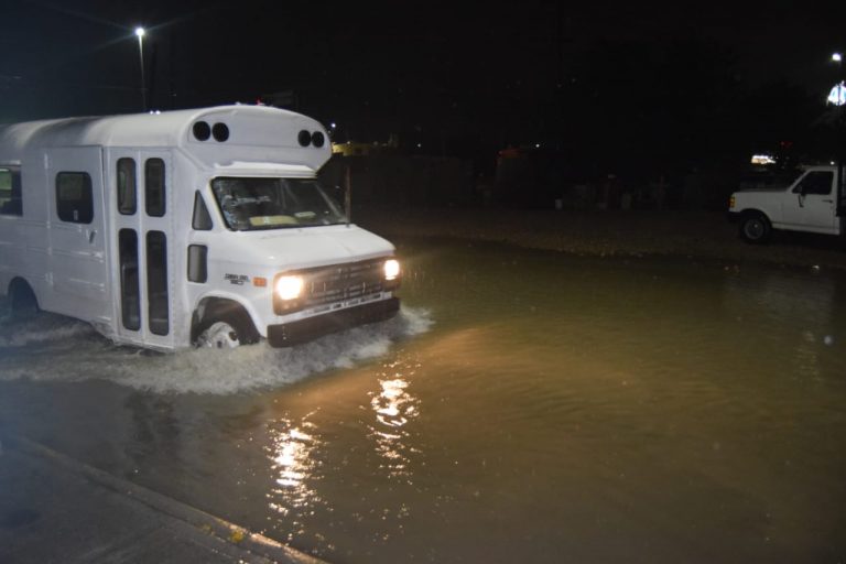 Gobierno del Estado apoya a ciudadanos en Acuña por afectación de lluvias