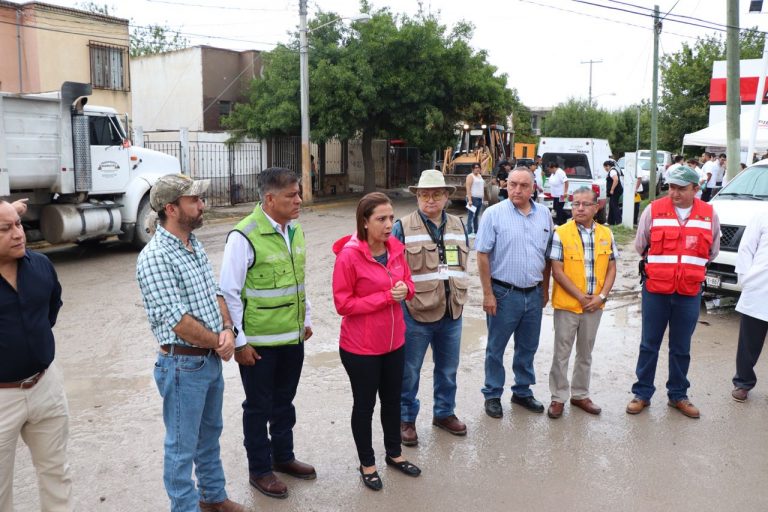 Brigadas estatales recorren con ayuda y apoyos calles de Piedras Negras