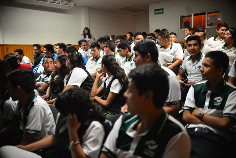 Concientizan a alumnos de bachillerato sobre embarazos no deseados