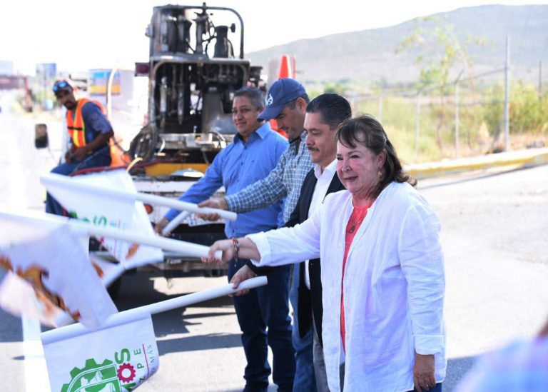 Da Tita Flores banderazo para obra vial