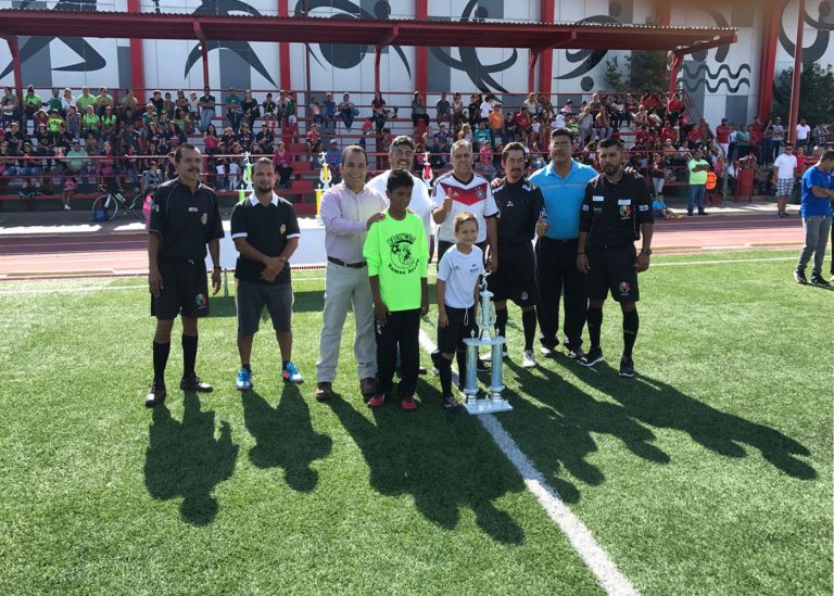 Entrega municipio reconocimientos a lo mejor del fútbol local