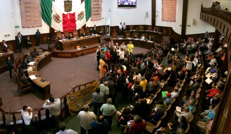 Esperan este martes en el Congreso arribo de maestros de diferentes municipios del Estado