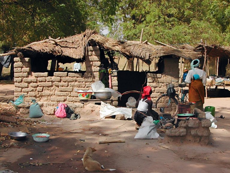 Hospitalizan a 60 niñas en Burkina Faso tras sufrir mutilación genital