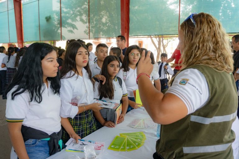 Llevan a secundarias y preparatorias de La Laguna ‘la gira ICOJUVE’