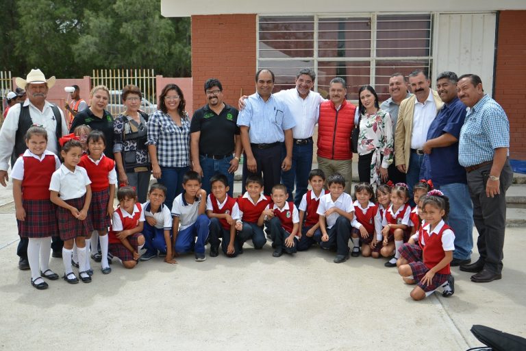 Remodelan escuela Emilio Carranza de Paredón