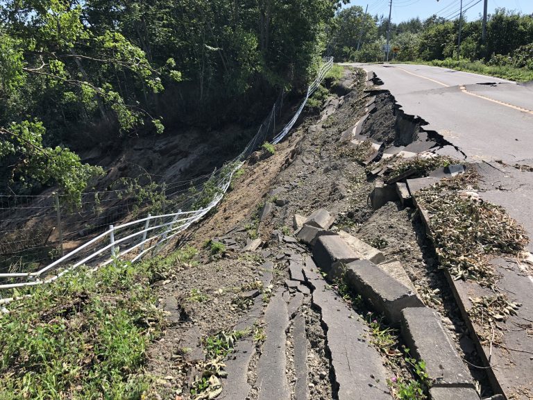 Suman ya 30 muertos tras sismo en isla de Japón