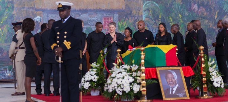 El mundo da el último adiós a Kofi Annan