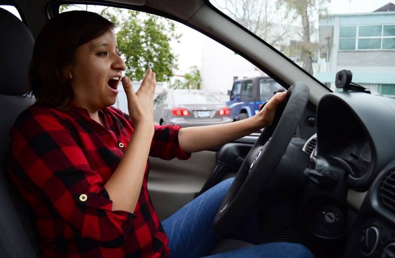 Estudiante mexicana diseña sistema para evitar la somnolencia al conducir