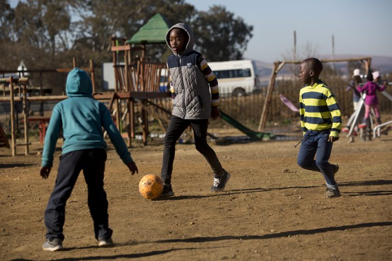 La mitad de los 1300 millones de pobres en el mundo son niños
