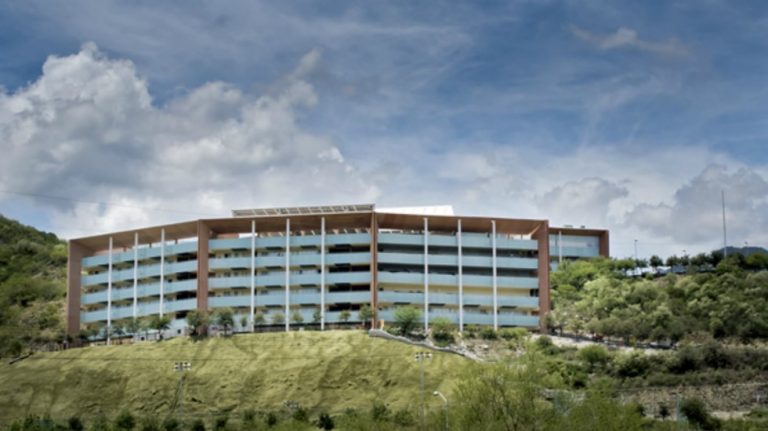 Muere estudiante por impacto de bala en Prepa Tec Valle Alto en Monterrey