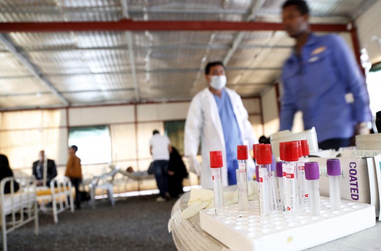 Mueren 16 personas en Zimbabue al parecer por brote de cólera 