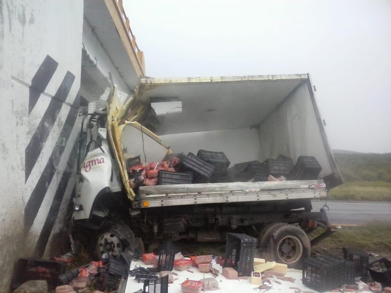 Mueren prensados en brutal choque sobre la autopista Torreón -Saltillo