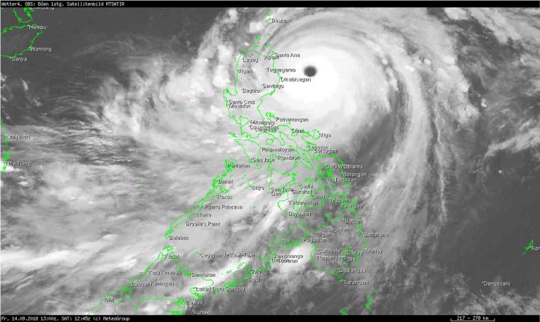 Súper tifón toca tierra en Filipinas