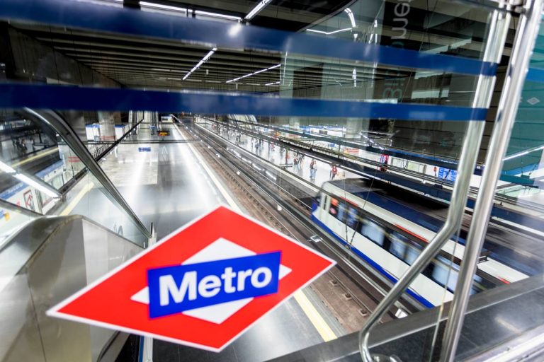 Varios heridos al explotar un teléfono celular dentro del Metro de Madrid