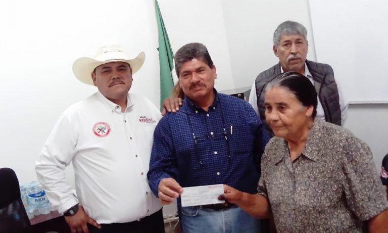 Entregan apoyos por seguro catastrófico a productores de melón afectados por granizada