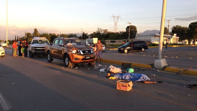 Muere al salir volando de su camioneta