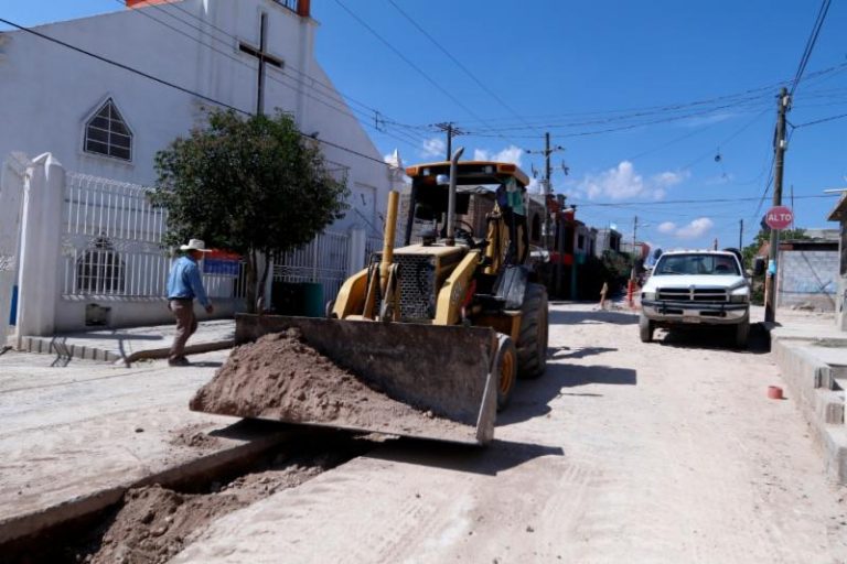 Avanza construcción de drenaje pluvial en la colonia Anáhuac