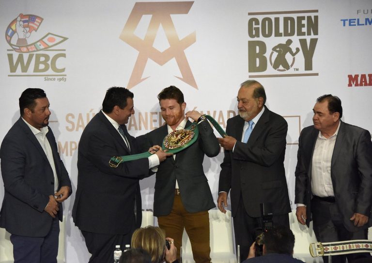 “Canelo” Álvarez recibe título CMB y está a un paso del Premio Nacional de Deportes